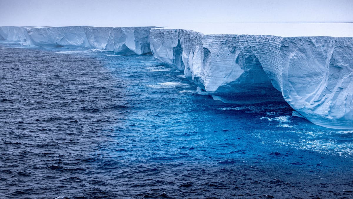 El iceberg más grande del mundo, del doble del tamaño de Londres, se desprendió de la Antártida y navega a la deriva
