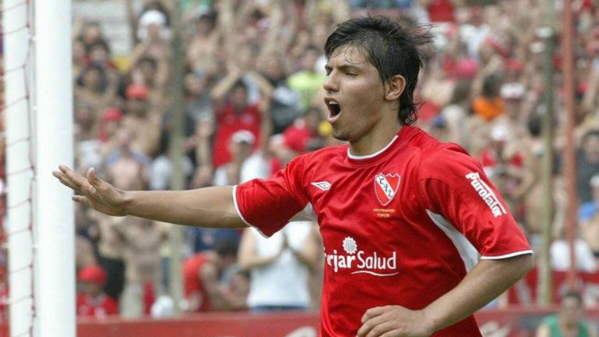 El Kun Agüero cuando jugaba en Independiente. Foto: NA.