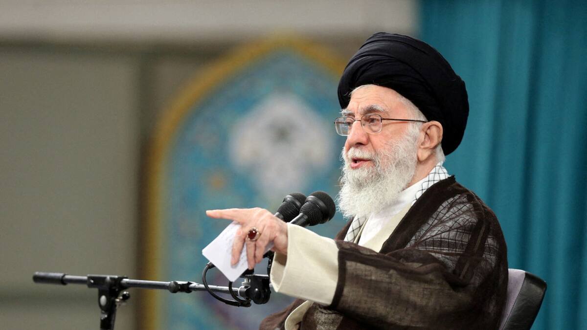 El Líder Supremo de Irán, el ayatolá Ali Jamenei, habla durante una reunión con un grupo de estudiantes en Teherán, Irán. Reuters