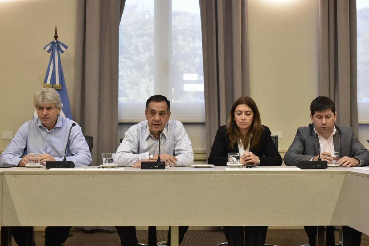 El ministro de Educación, Alejandro Finocchiaro, y los gremios docentes universitarios - NA