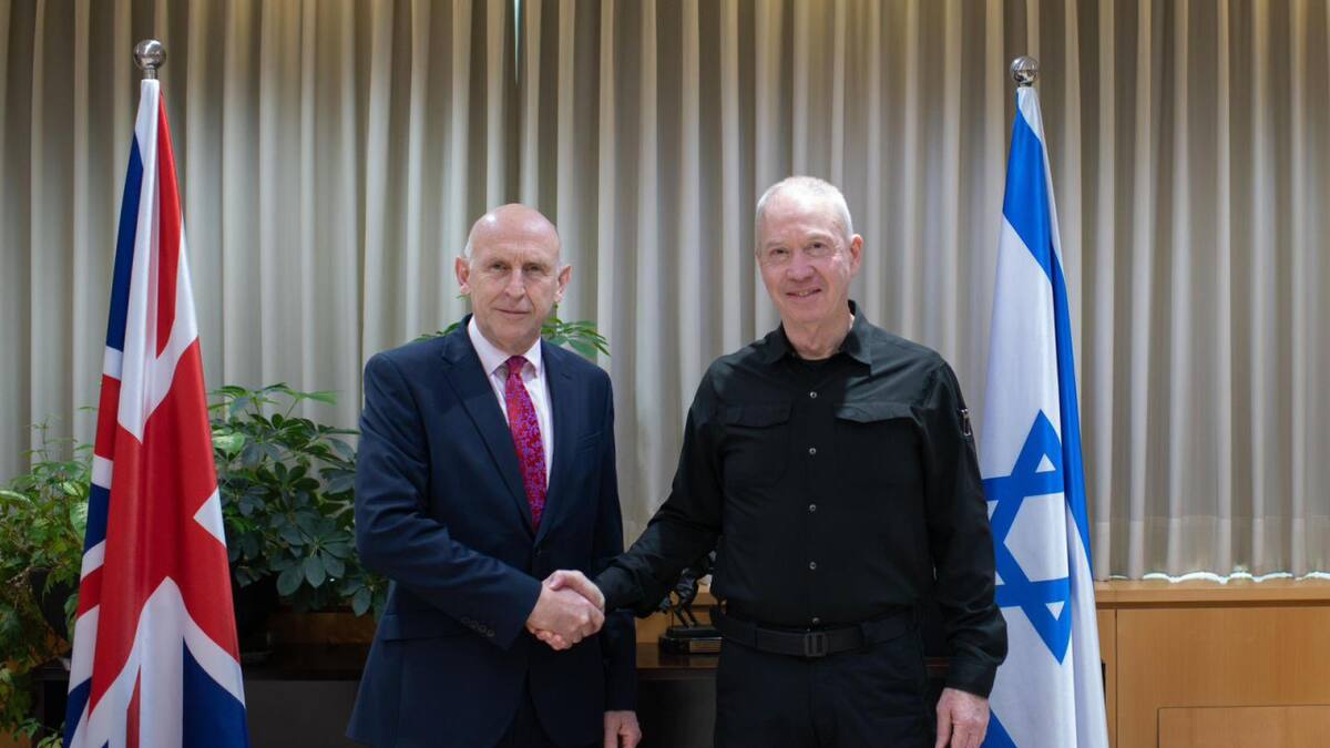 El ministro israelí de Defensa, Yoav Gallant, y el secretario de Defensa británico, John Healey. Foto: X @yoavgallant