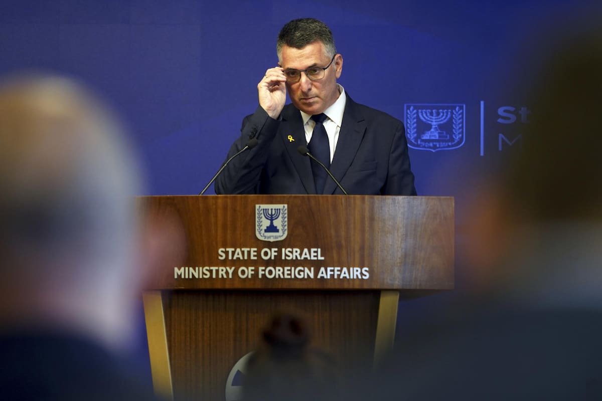 El ministro israelí de Exteriores, Gideon Saar, durante una rueda de prensa celebrada este lunes en Jerusalén. EFE