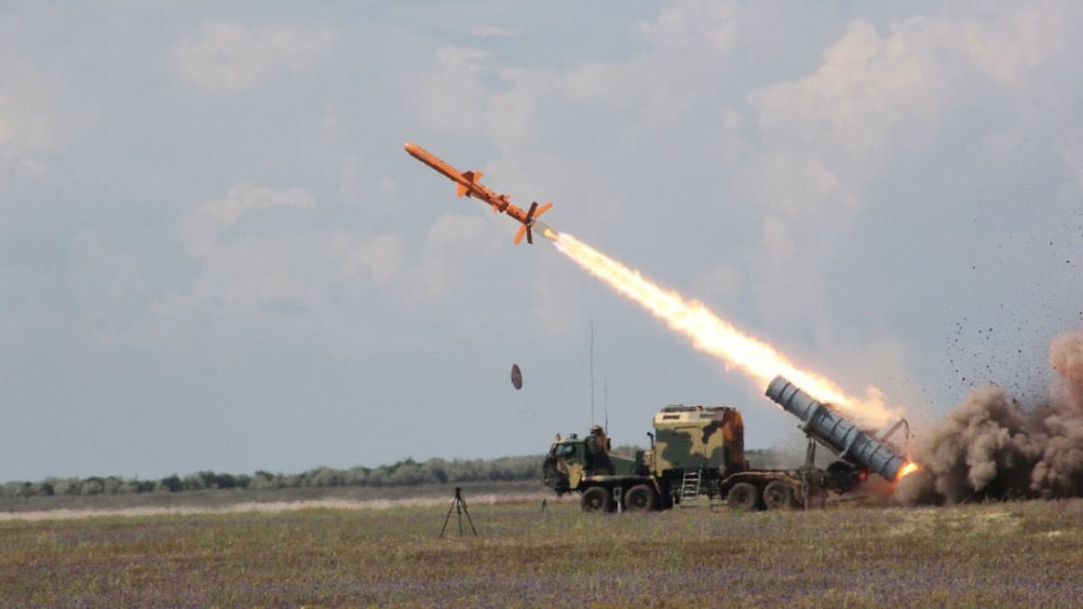 El misil ucraniano "Neptuno Largo" usado en el campo de batalla. Foto: X/@front_ukrainian.