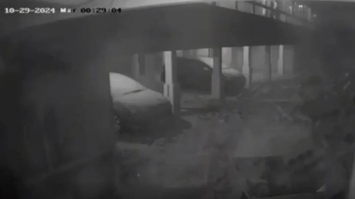 El momento del derrumbe del hotel Dubrovnik, en Villa Gesell. Foto: NA.