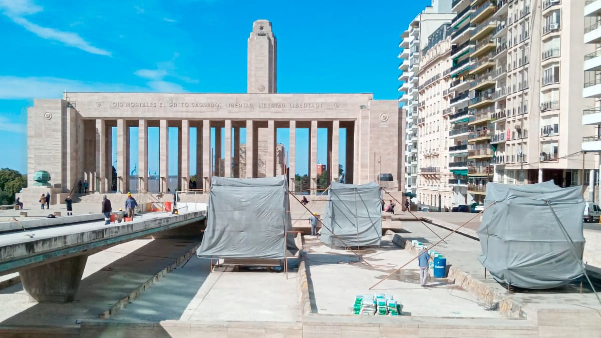 El Monumento a la Bandera se renueva para el 20 de junio: utilizan la tecnología que salvó a la Catedral de Notre Dame