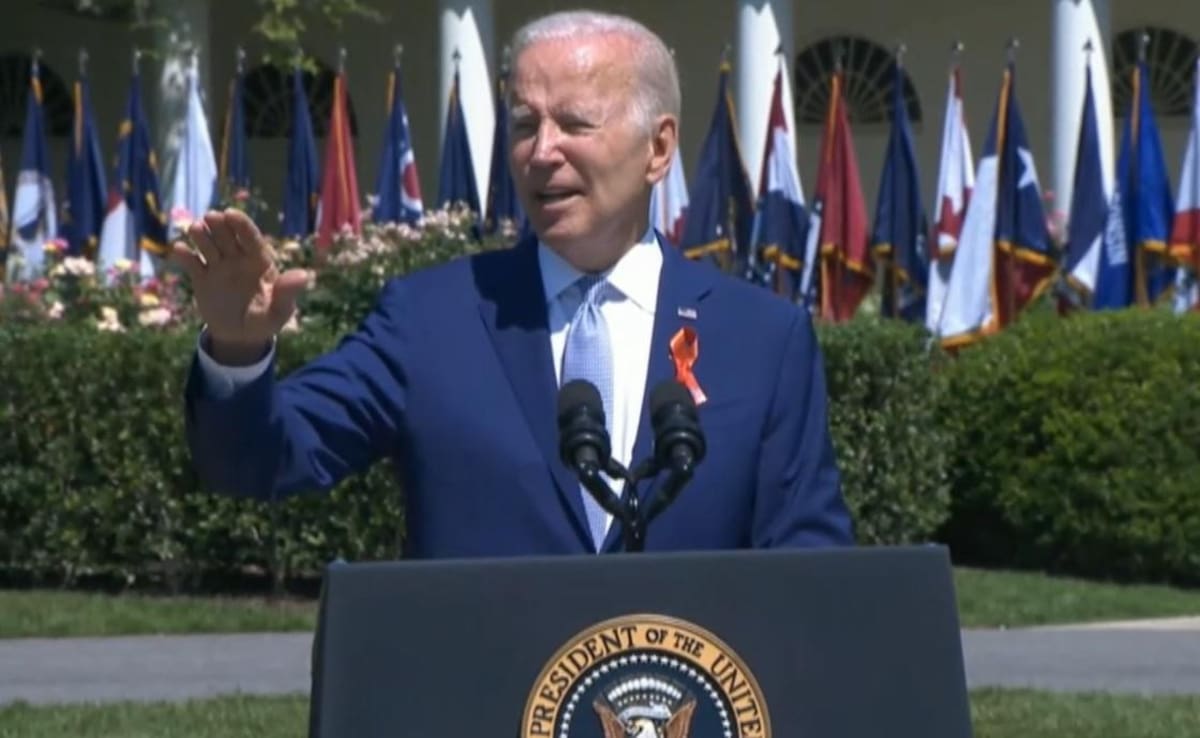 El padre de una víctima del tiroteo de Parkland interrumpe a Joe Biden mientras hablaba sobre la nueva legislación de armas.