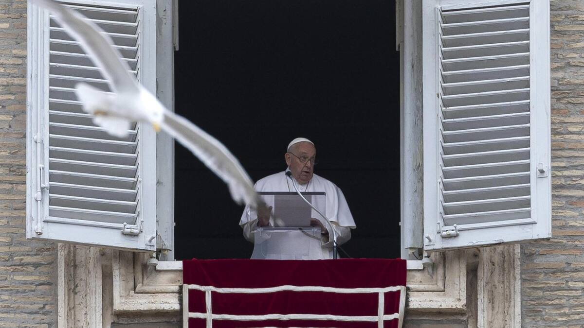 El Papa Francisco dirige el rezo del Ángelus en el Vaticano. Foto: archivo, EFE.