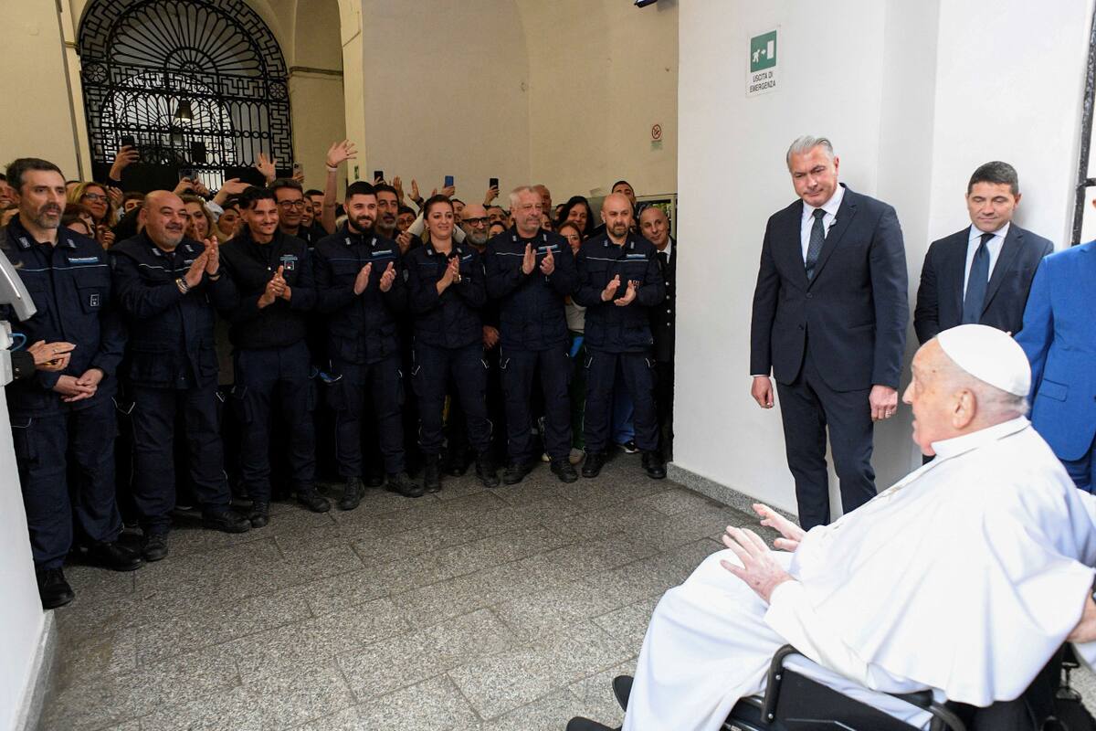 El papa Francisco en su visita a una cárcel romana. Foto: Reuters