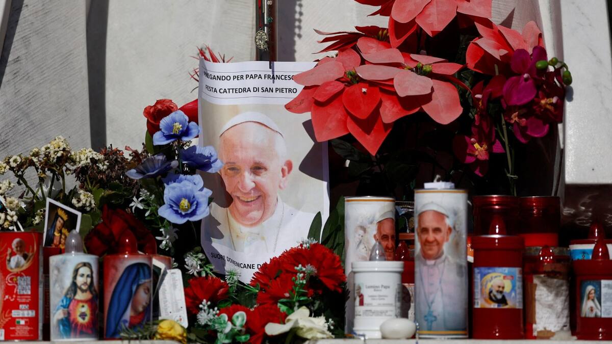 El papa Francisco sufrió una crisis respiratoria y permanece en "estado crítico"