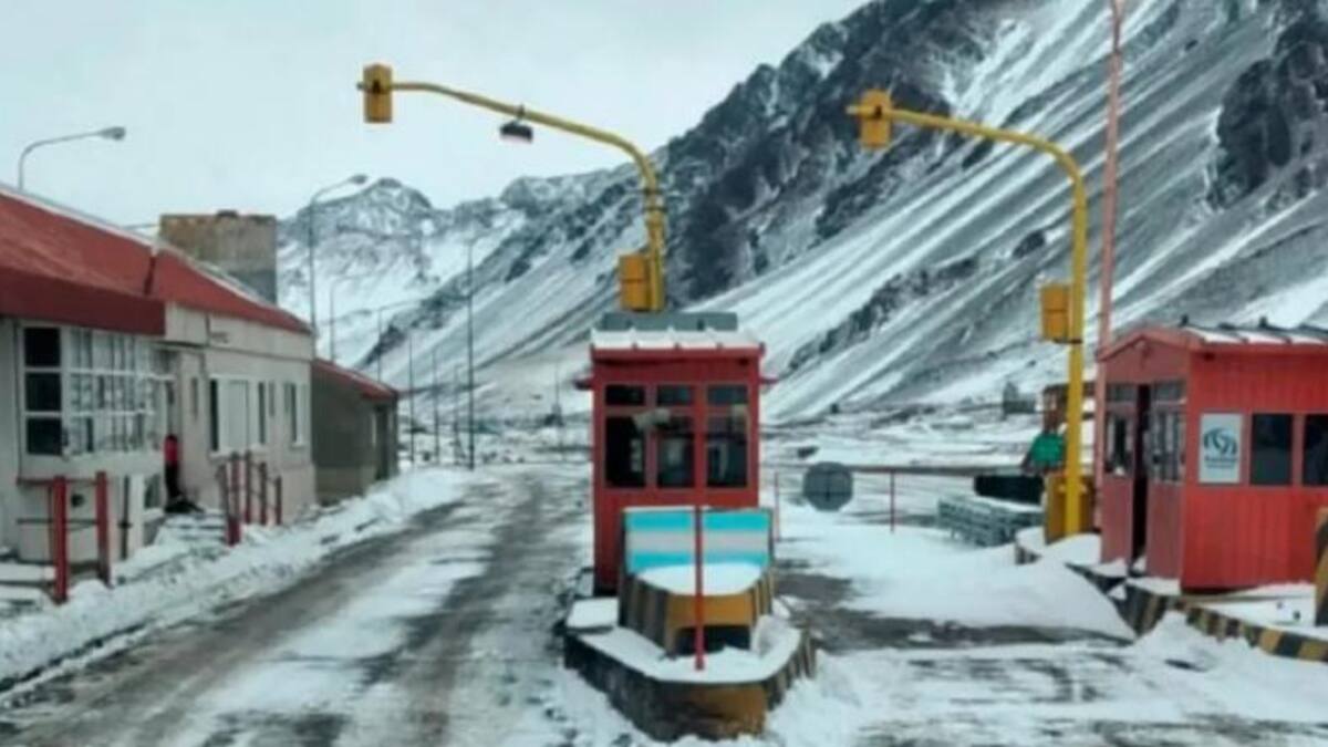 Cerraron el Paso Internacional Cristo Redentor por pronóstico de fuertes nevadas en Mendoza