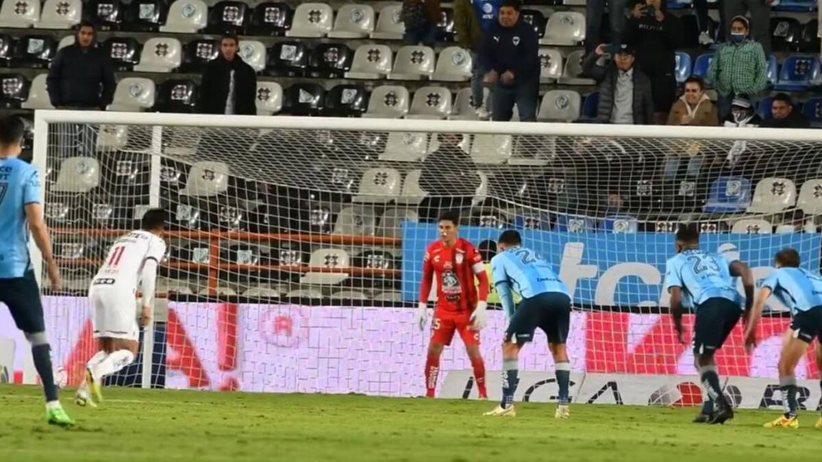 El penal atajado de Ustari a Funes Mori. Foto: captura de video.