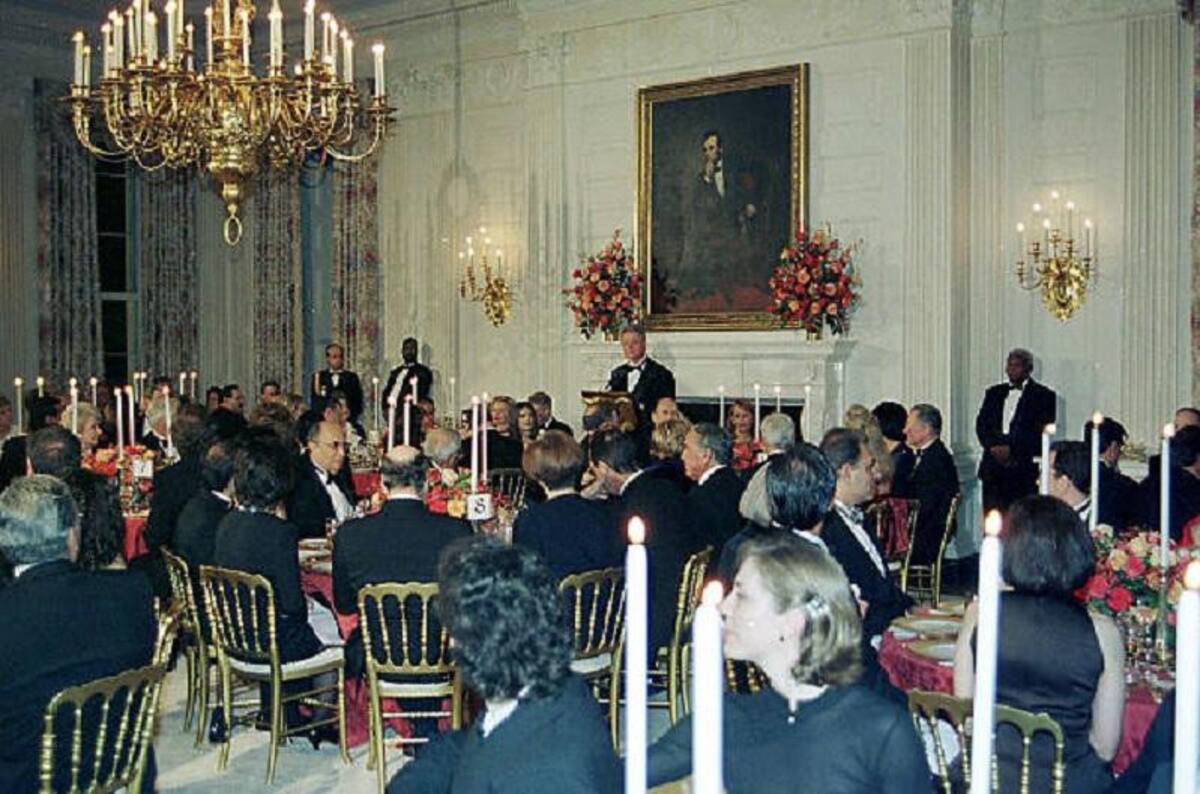 El Presidente Clinton en uso de la palabra dando la bienvenida al Presidente Menem