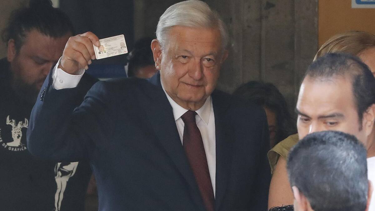 El presidente de México, Andrés Manuel López Obrador asiste a votar en las elecciones generales mexicanas. EFE