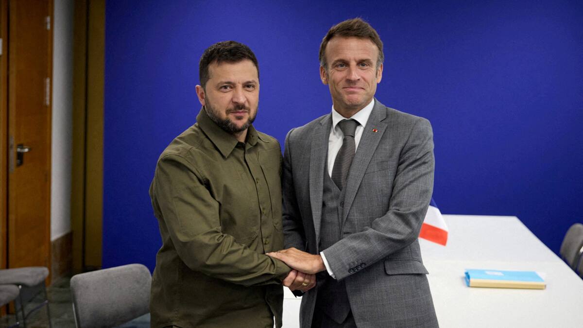El presidente de Ucrania y de Francia, juntos. Foto: Reuters