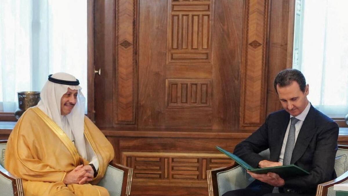 El presidente sirio, Bashar al Assad, junto al embajador de Arabia Saudí. Fuente: Reuters.
