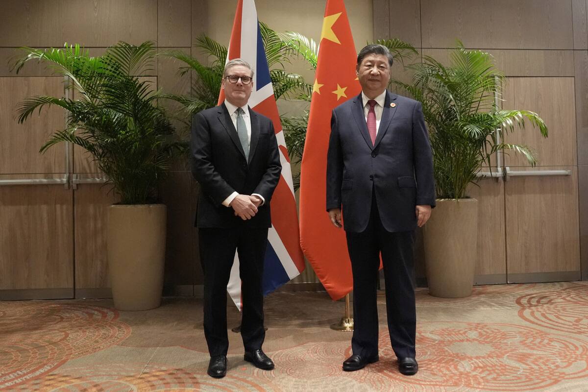El primer ministro británico, Keir Starmer y el presidente de China, Xi Jinping. Foto: Reuters.