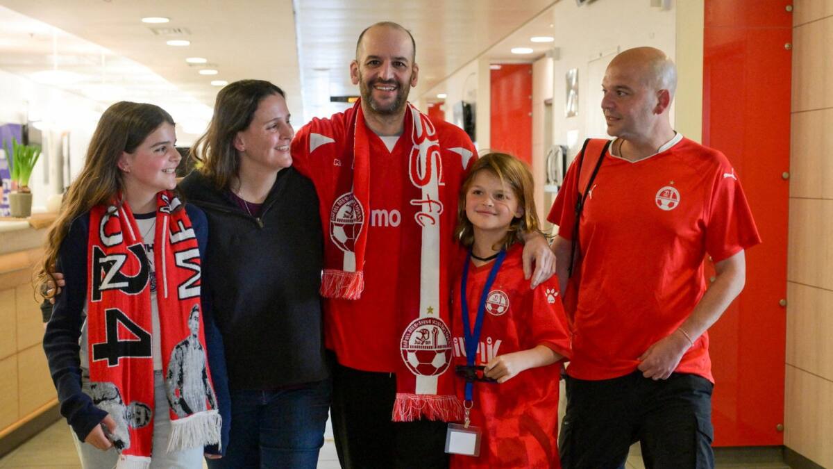 El reencuentro de Iarn Horn con su familia tras ser liberado por Hamás. Foto: Reuters.