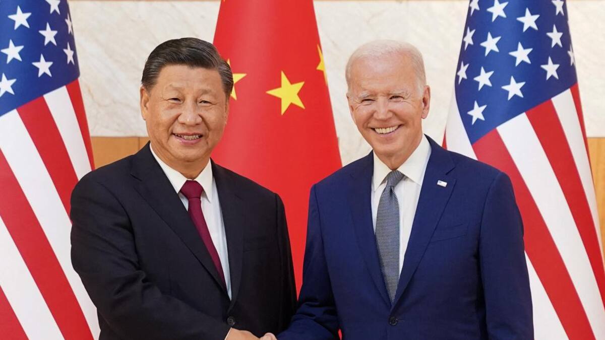 El saludo entre Xi Jinping y Joe Biden. Foto: Reuters.