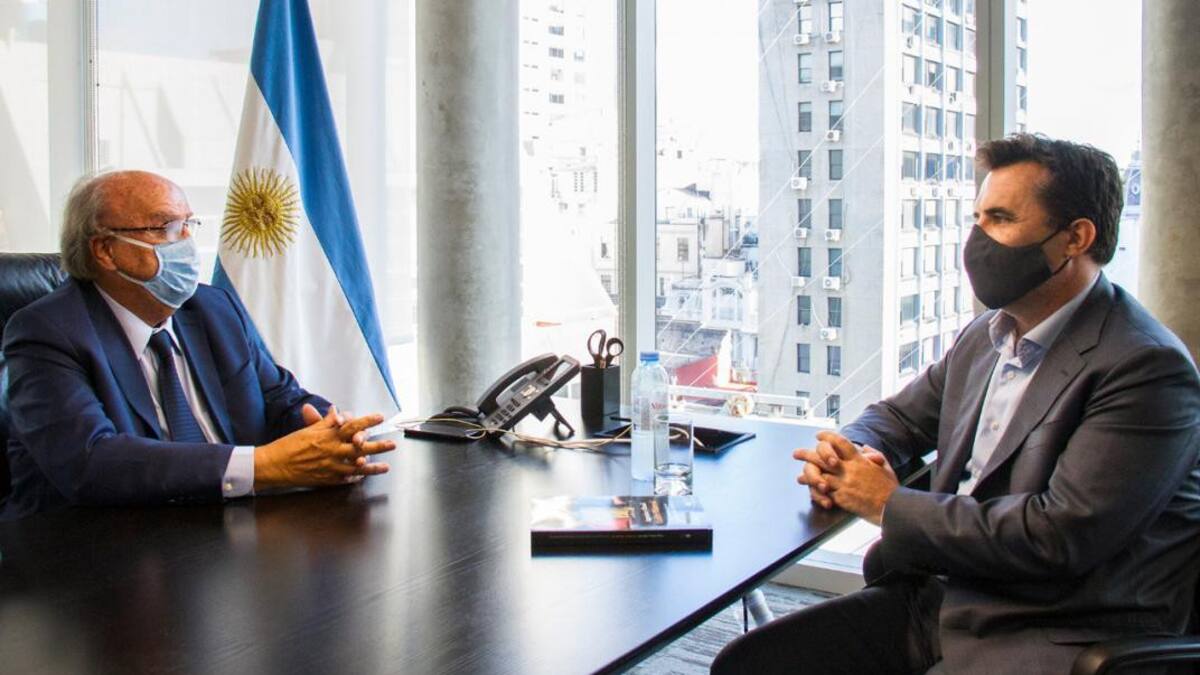 El secretario de Energía, Darío Martínez y el titular del BICE, José Ignacio De Mendiguren