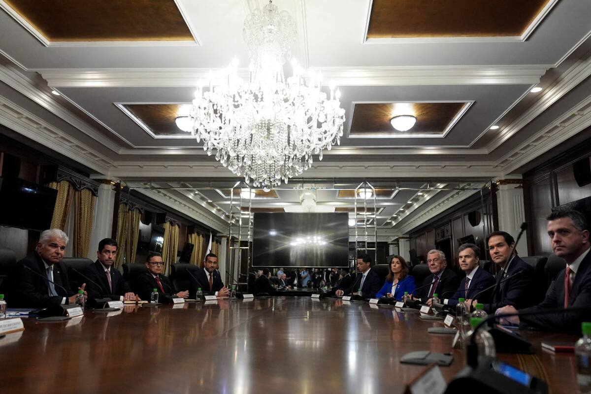 El secretario de Estado de EE.UU. junto al presidente de Panamá. Foto: Reuters/Mark Schiefelbein.