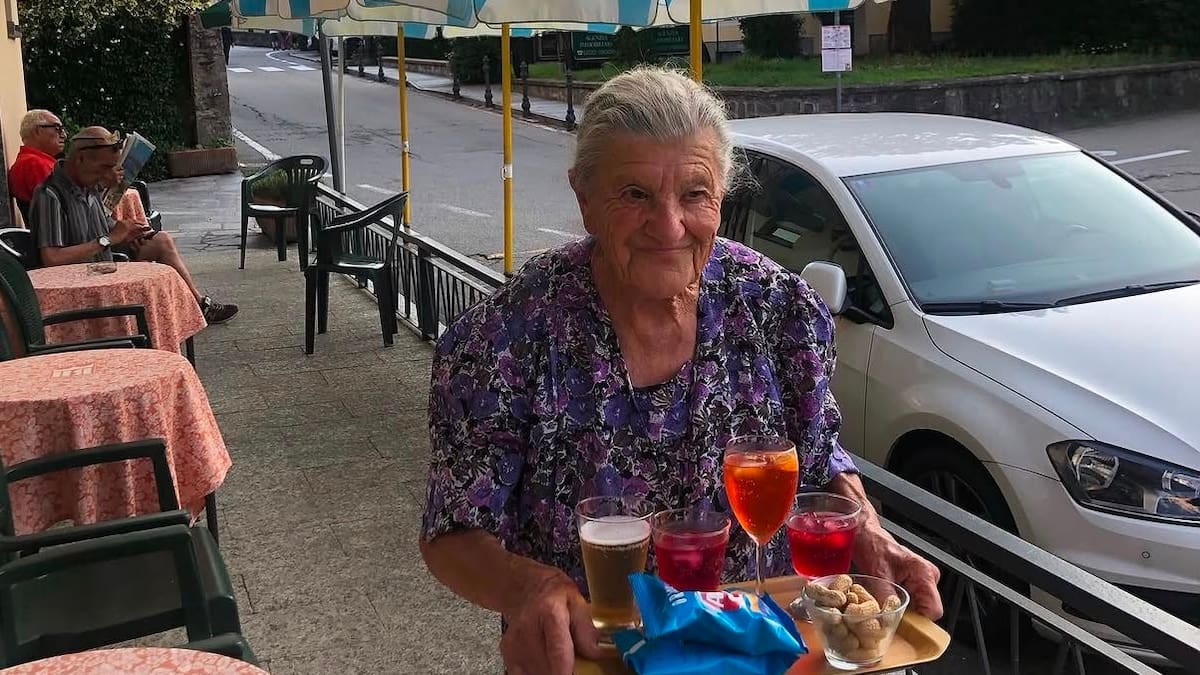 Tiene 101 años, trabaja en su propio bar y compartió el hábito que la mantiene saludable: así es la vida de Anna Possi