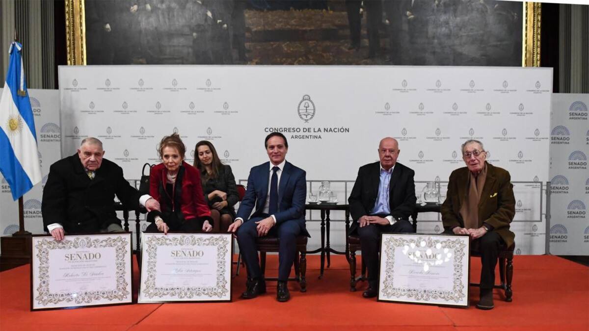 El Senado distinguió a Pinky, Ricardo Romero y Roberto Di Sandro por su trayectoria