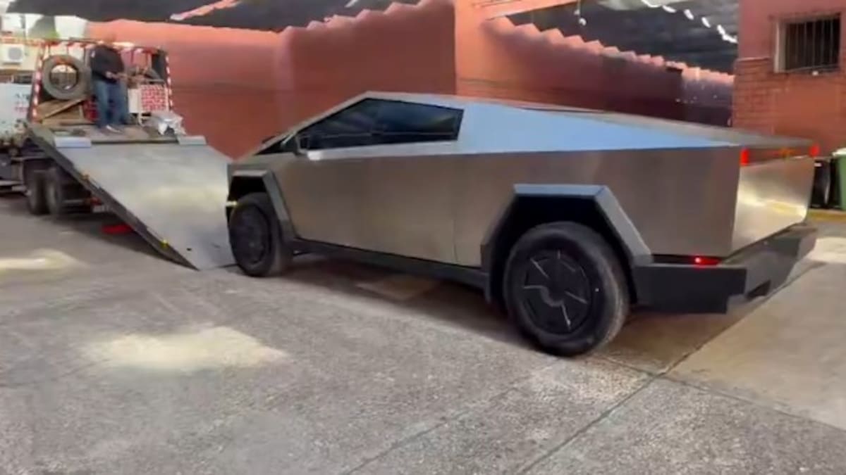 Sorpresa en el Congreso: un diputado llegó en un Tesla de más de 100 mil dólares, pero se lo llevó la grúa por una situación inesperada