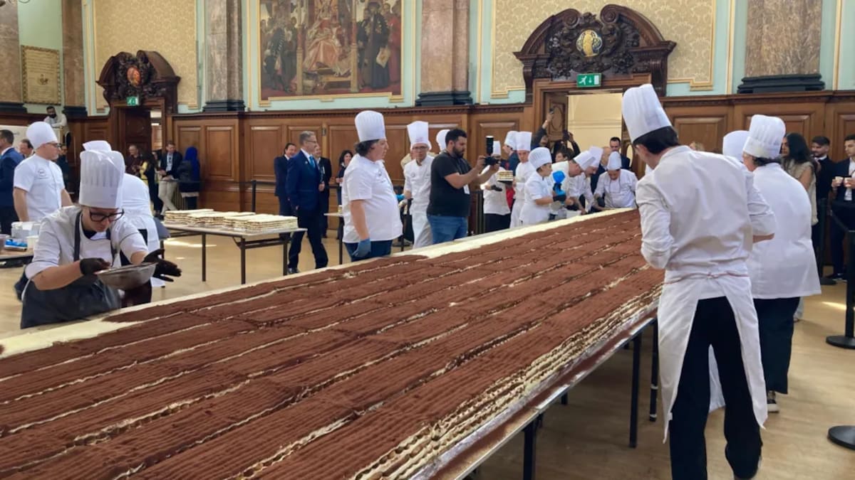 Directo al Récord Guinness: así quedó el tiramisú más grande del mundo con 20 mil huevos y 2 toneladas de queso mascarpone
