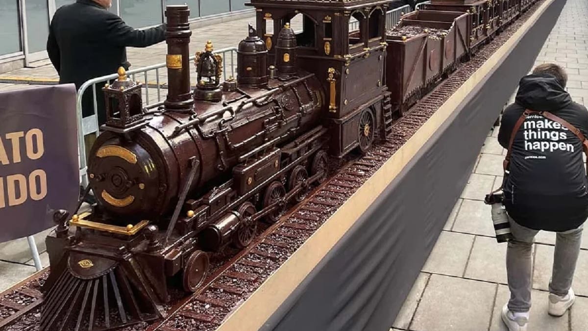Un Récord Guiness dulce e interminable: así es el tren a vapor de chocolate y 55 metros más largo del mundo