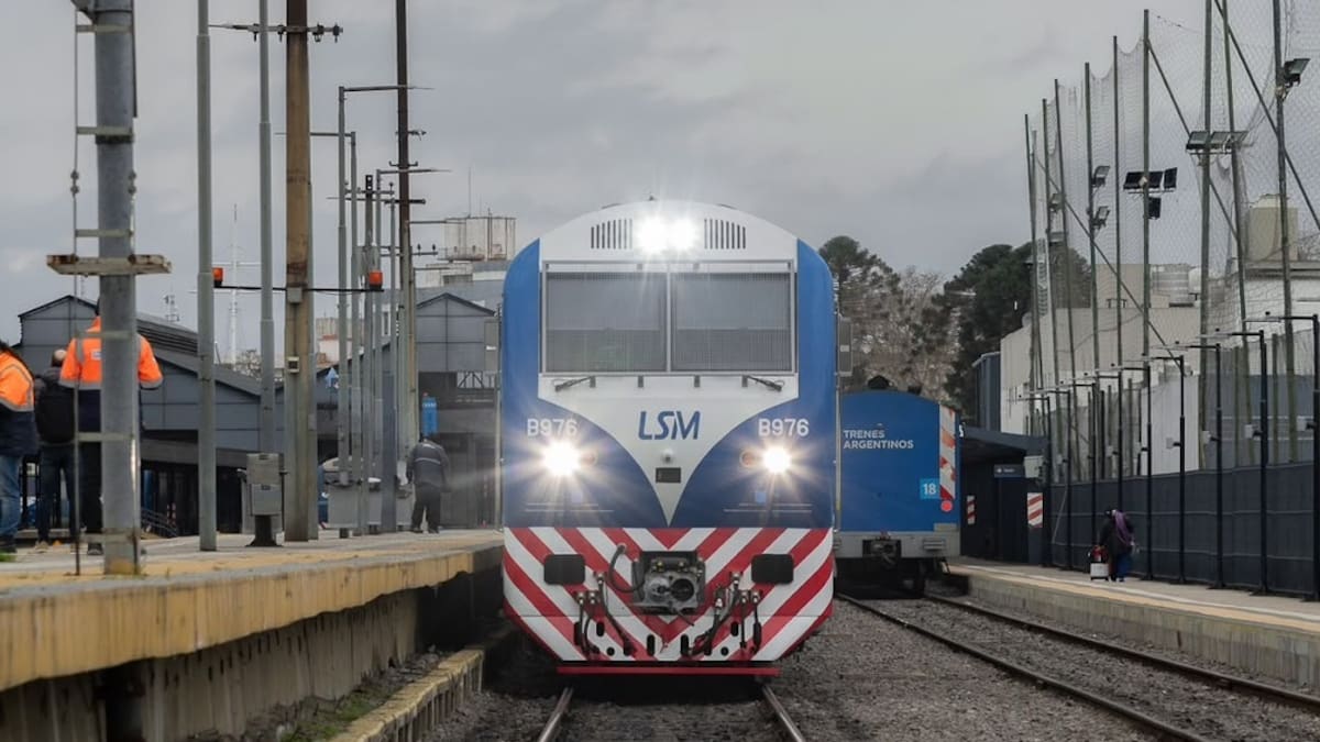 El tren San Martín busca mejorar la regularidad de sus servicios con la incorporación de una nueva locomotora