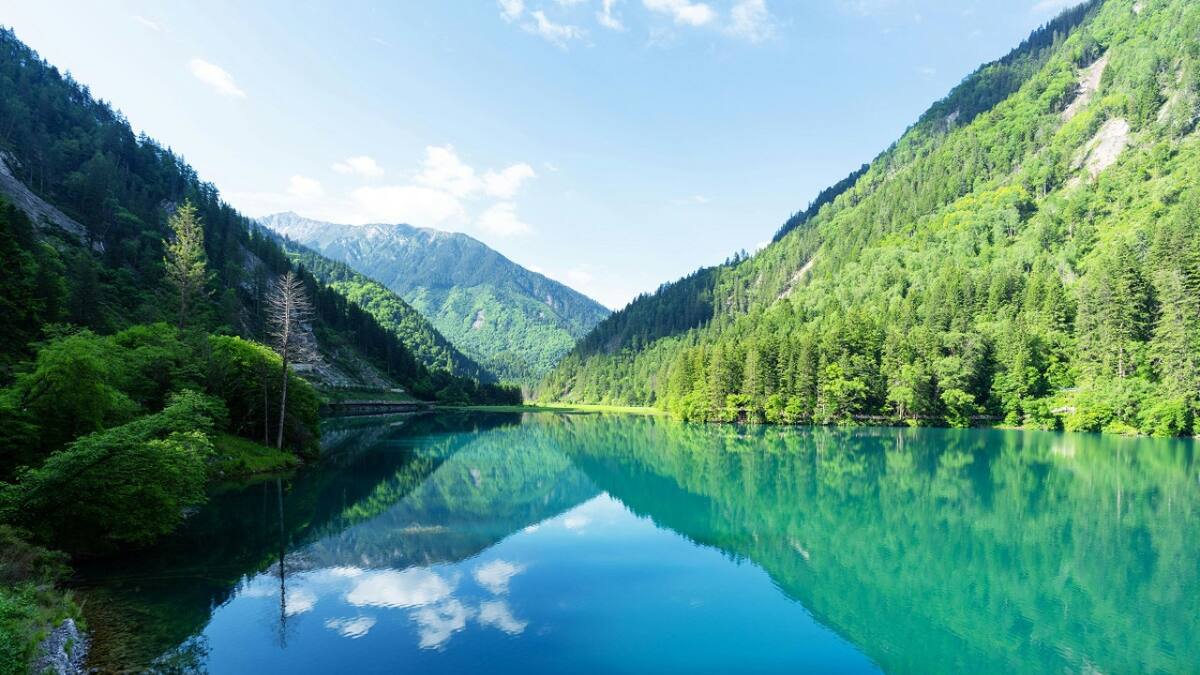 El valle de Jiuzhaigou, en China. Foto: Unsplash.