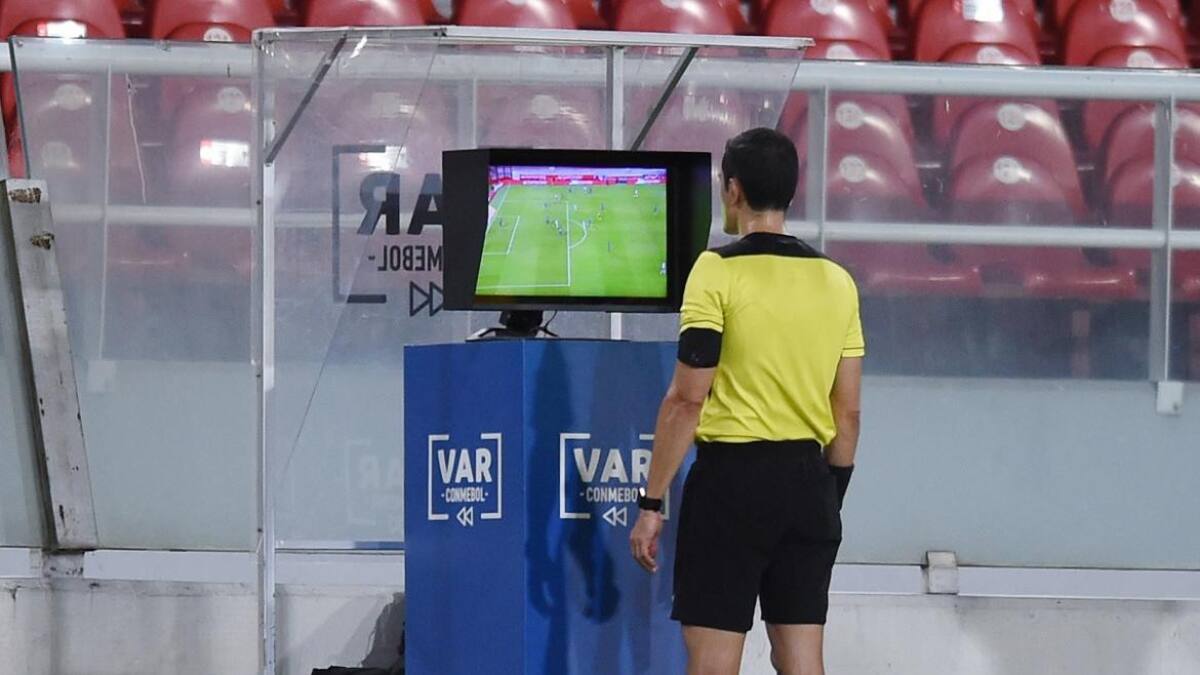 El VAR, protagonista en River-Nacional REUTERS