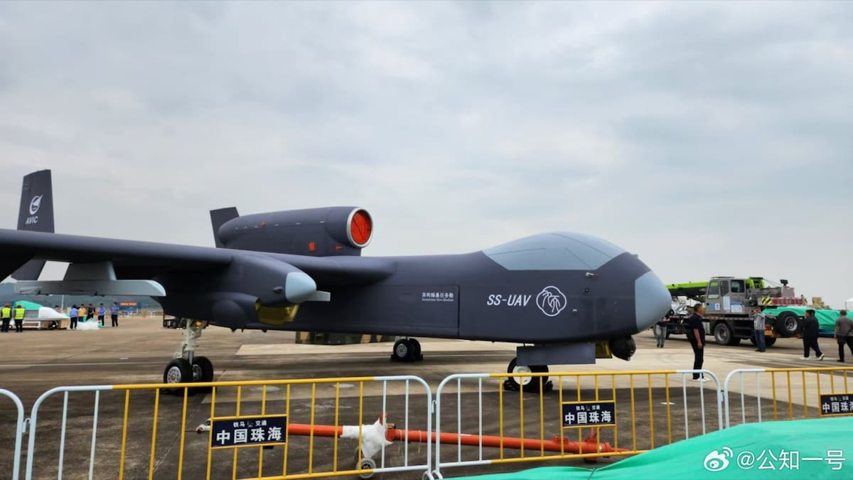 El vehículo aéreo no tripulado chino Jiu Tian, capaz de lanzar enjambres de drones. Foto: X/@xinfolive
