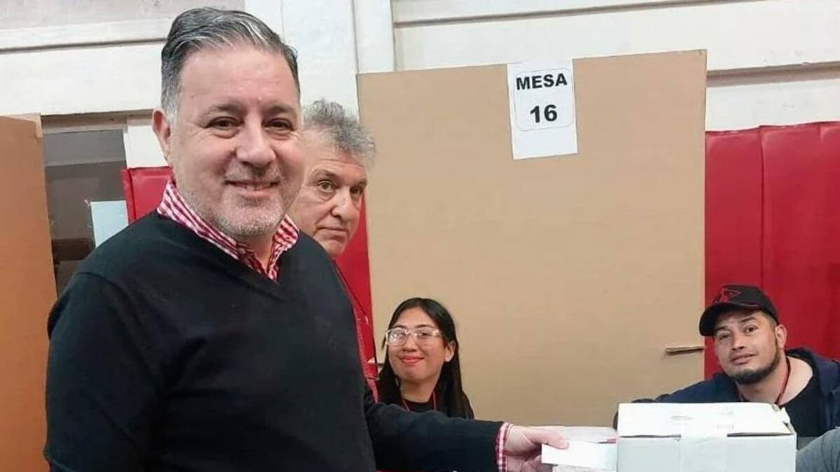 El voto de Fabián Doman, el nuevo presidente de Independiente. Foto: