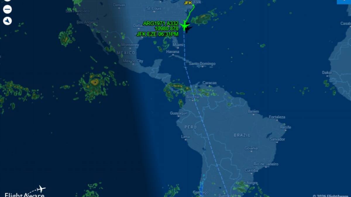 Cómo seguir en vivo el vuelo de Aerolíneas Argentinas que trae a la Selección Argentina de regreso al país