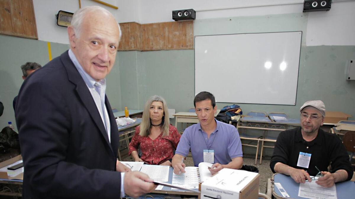 Roberto Lavagna: "Siempre es bueno que el pueblo tenga posibilidad de expresarse"