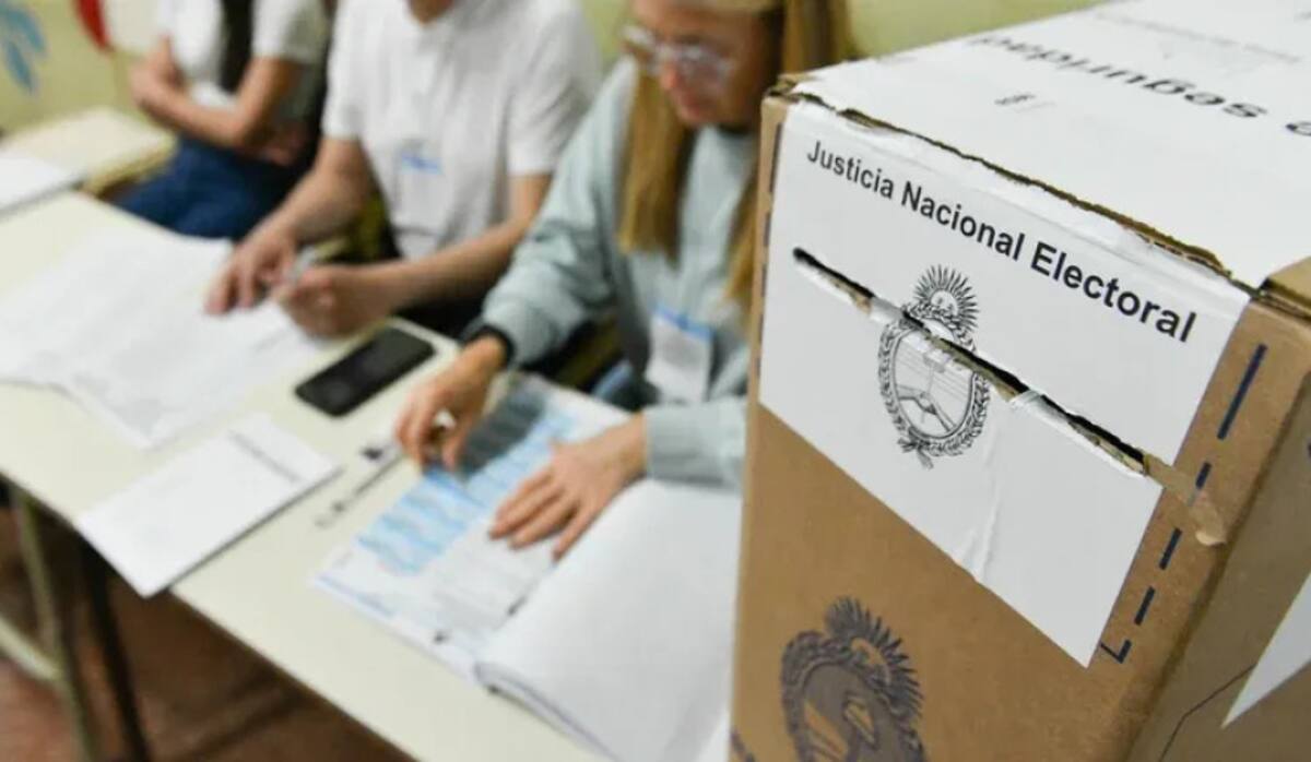 Junta Electoral convocó al gobierno por el pedido de reimpresión de boietas.