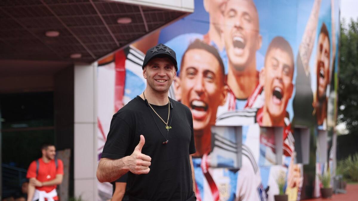 Emiliano "Dibu" Martínez en el predio de AFA en Ezeiza. Foto: NA.