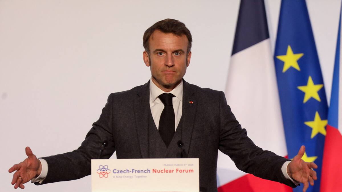 Emmanuel Macron en su visita a Praga. Foto: Reuters