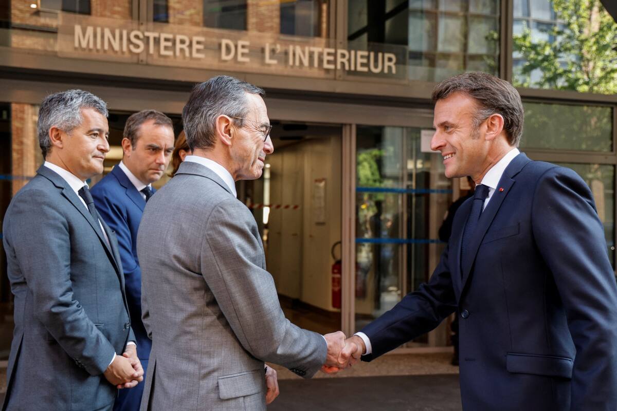Emmanuel Macrón junto a Bruno Retailleau, Ministro del Interior de Francia. Foto REUTERS