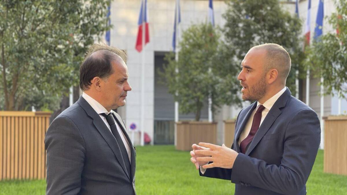 Emmanuel Moulin, y el ministro de Economía, Martín Guzmán, NA