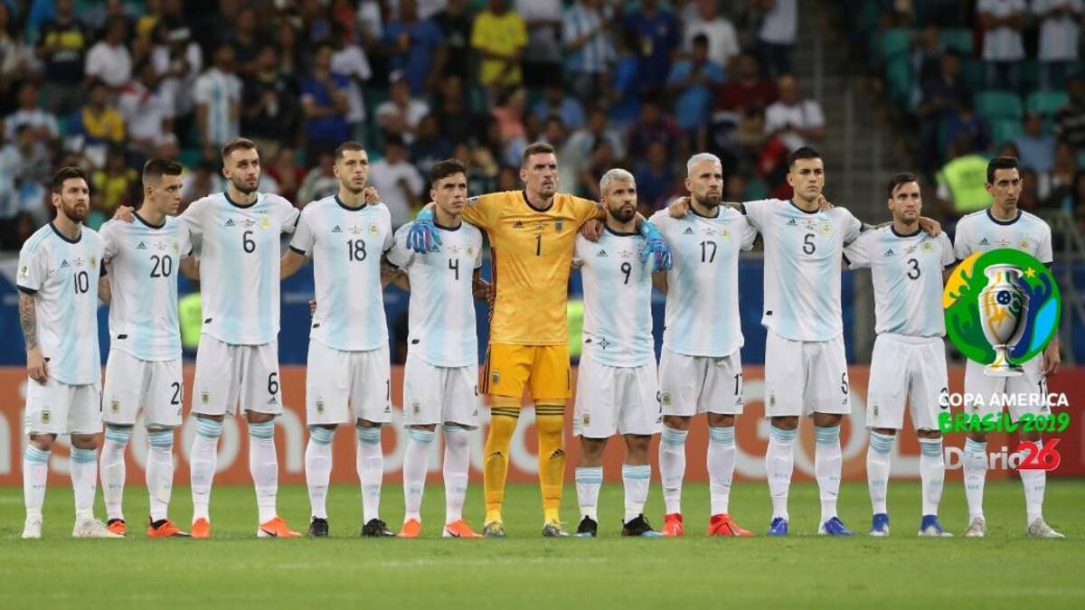 Emotivo minuto de silencio por la muerte del periodista Sergio Gendler (Reuters)