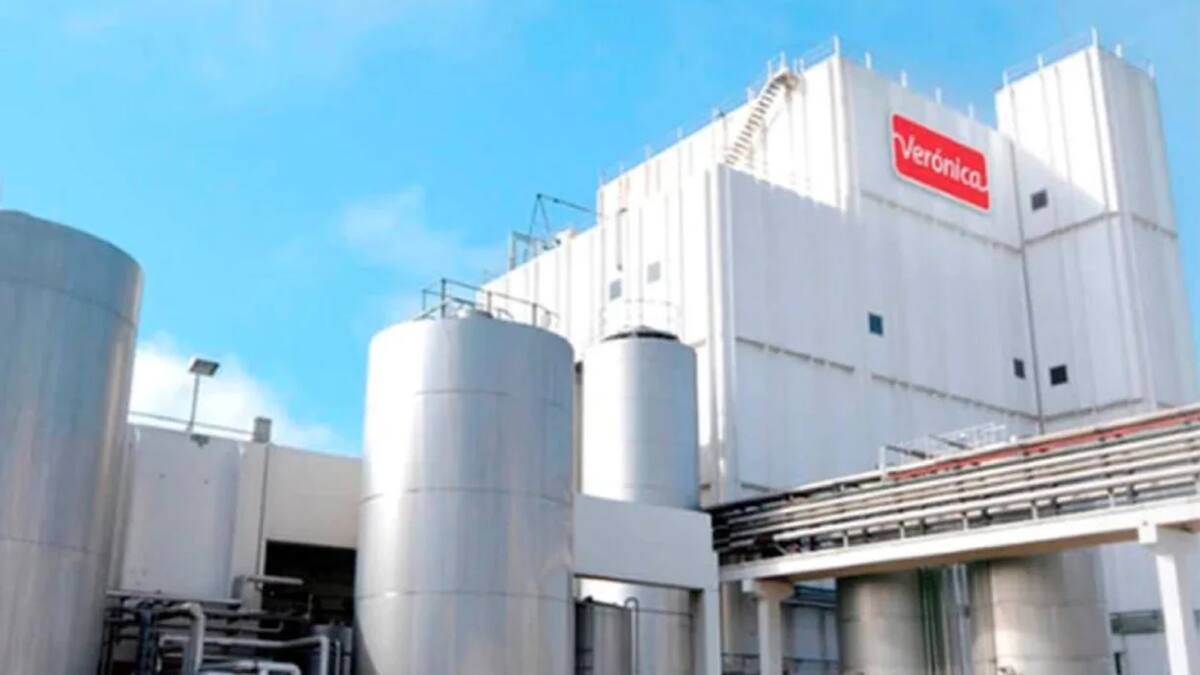 Crisis económica en Verónica: la empresa láctea suspende empleados y reduce la jornada laboral a la espera de un comprador