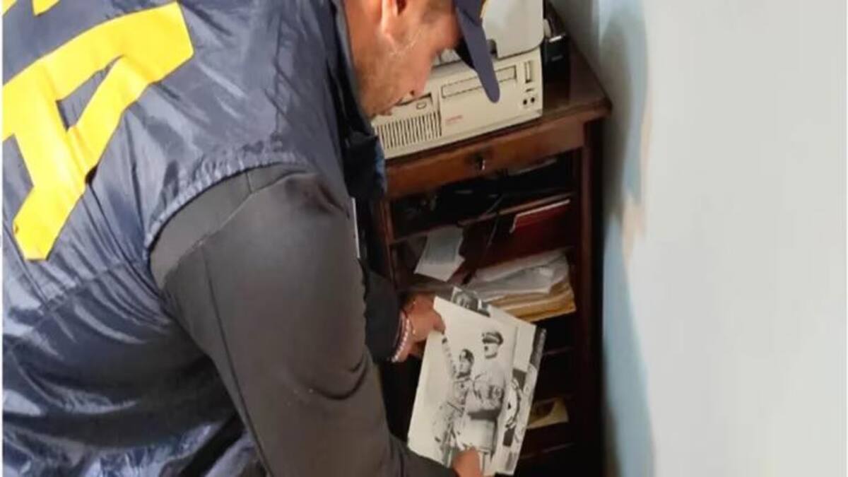 Encontraron objetos con simbología nazi en un departamento usado para la explotación sexual. Foto: Policía Federal Argentina (PFA)