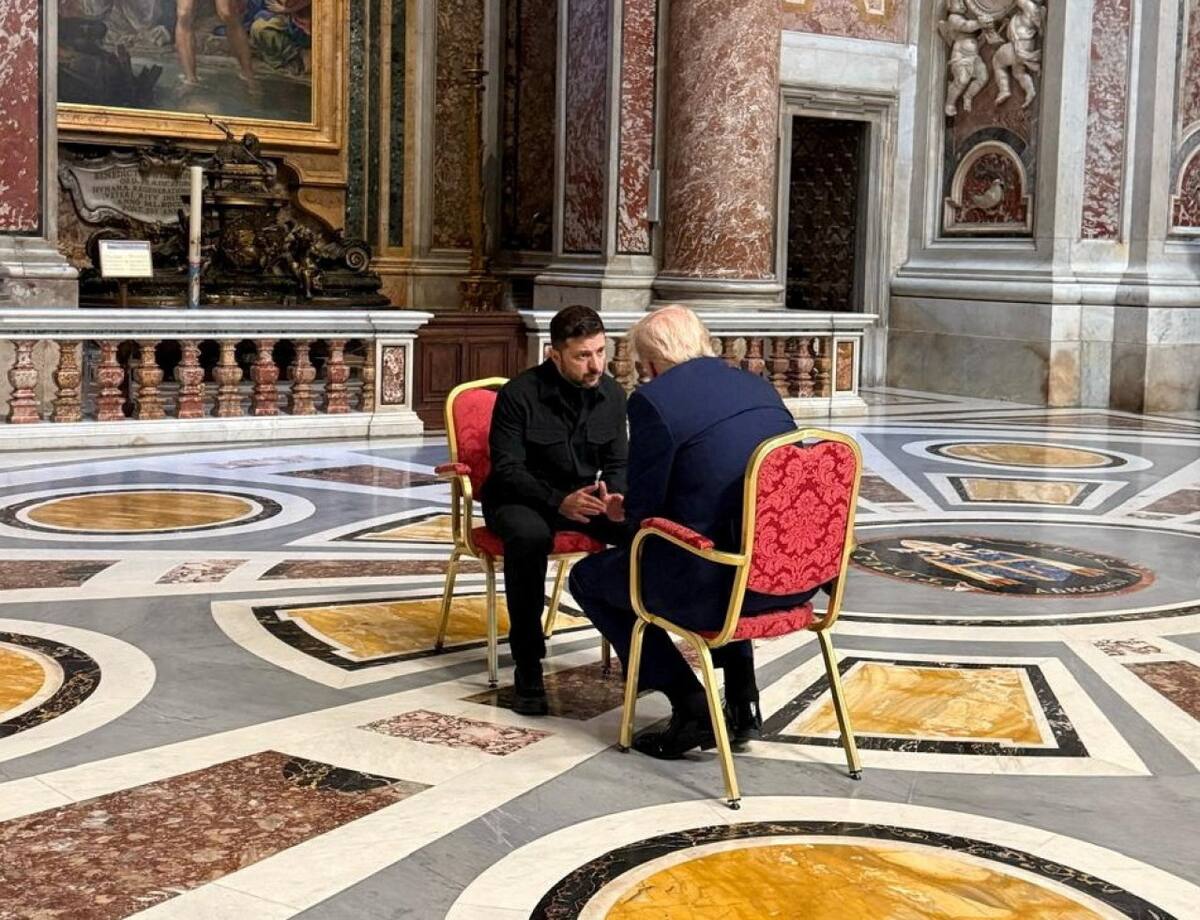 Encuentro de Donald Trump y Volodimir Zelenski en el funeral del Papa Francisco. Video: REUTERS.