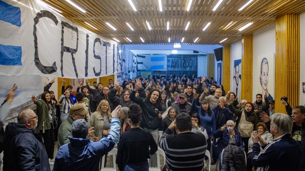 Gremios y organizaciones políticas reclamaron la libertad de Cristina Kirchner, a un año de su condena