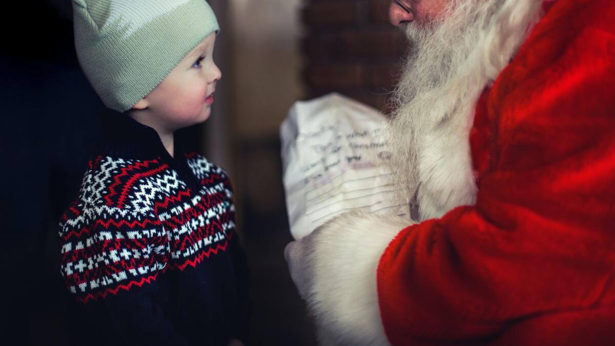 Encuentro de los chicos con Papá Noel. Foto: Unsplash