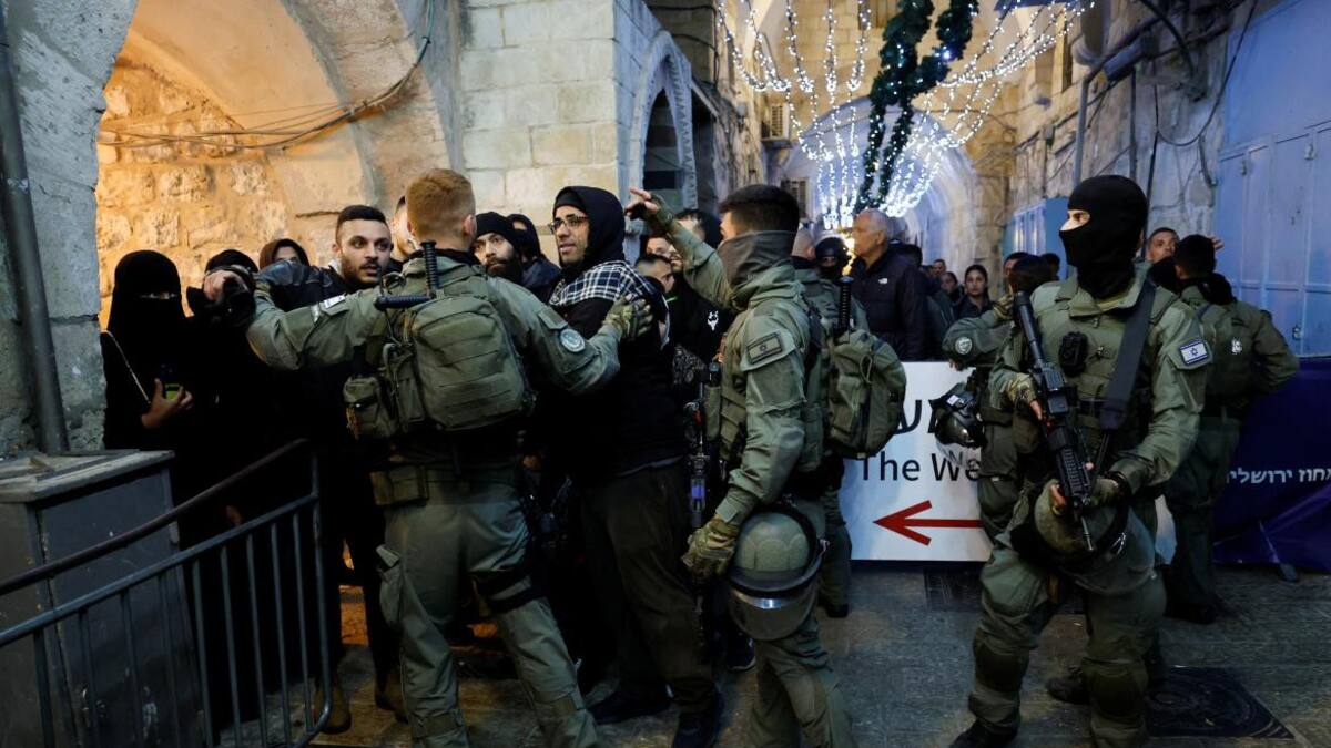 Enfrentamiento entre la Policía de Israel y musulmanes. Foto: REUTERS.