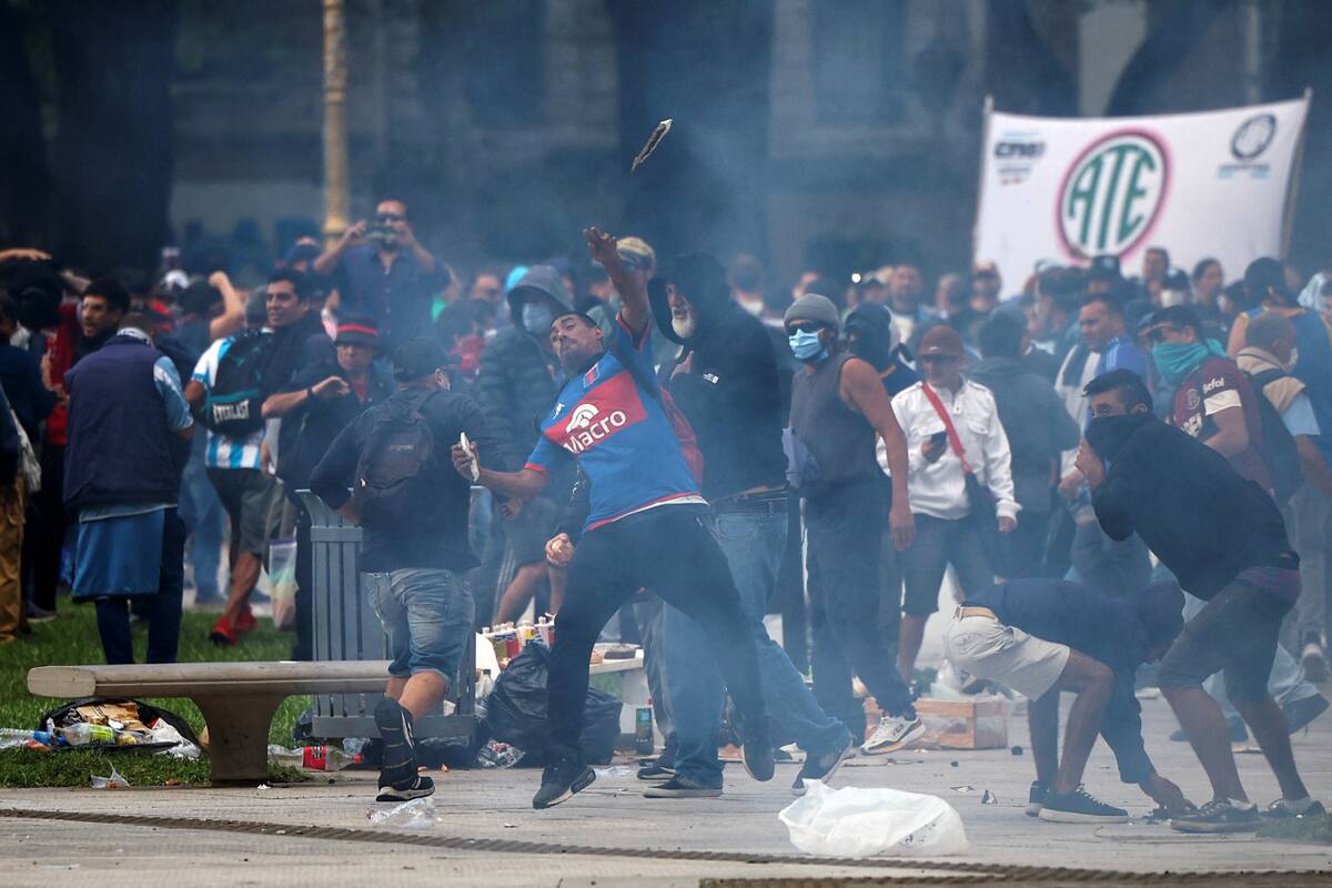 Enfrentamientos en la Ciudad de Buenos Aires. Foto: Reuters/Agustin Marcarian