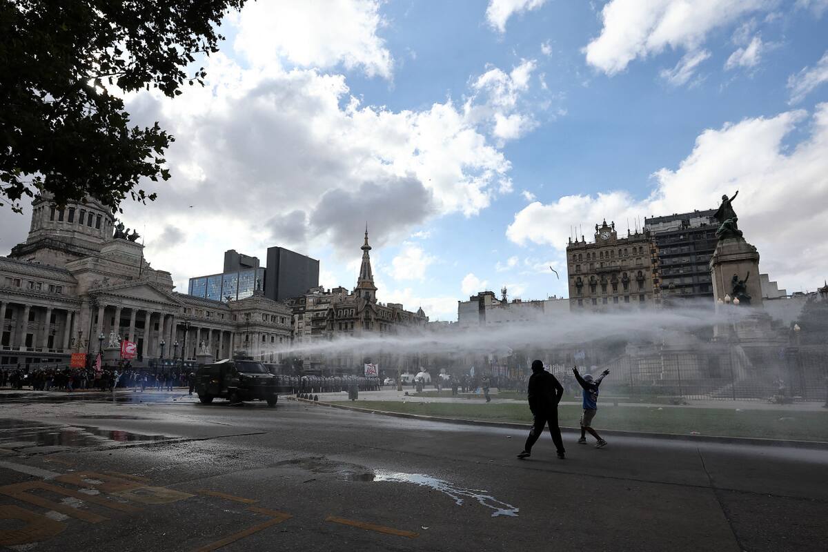 Enfrentamientos en la Ciudad de Buenos Aires. Foto: Reuters/Agustin Marcarian